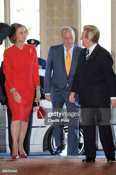 King Juan Carlos I of Spain and Queen Sofia are greeted by the NSW Governor's private secretary Brian Davis as they arrive at Government House June...