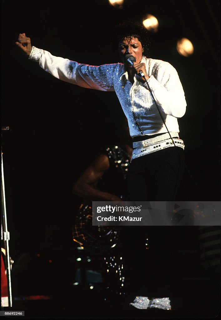 Michael Michael Jackson performs in concert circa 1983. News Photo - Getty Images