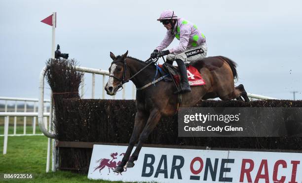 Fairyhouse , Ireland - 3 December 2017; Townshend, with Danny Mullins up, run in the Bar One Racing Drinmore Novice Steeplechase at Fairyhouse...