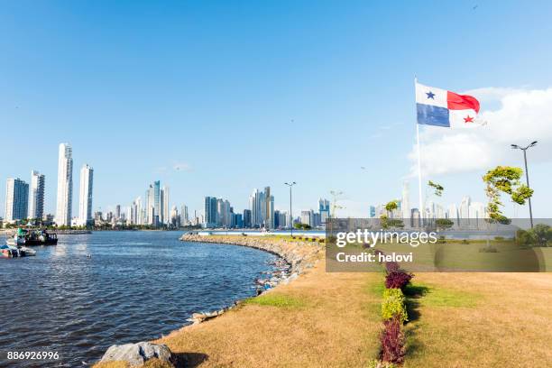 skyline von panama city - panama stock-fotos und bilder
