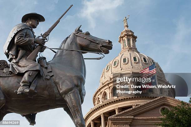 terry's texas rangers memorial and capitol dome - austin texas stockfoto's en -beelden