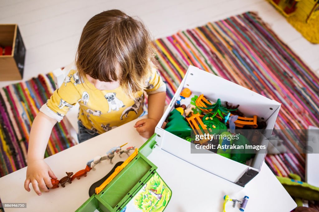 Small girl (2-3) playing at table