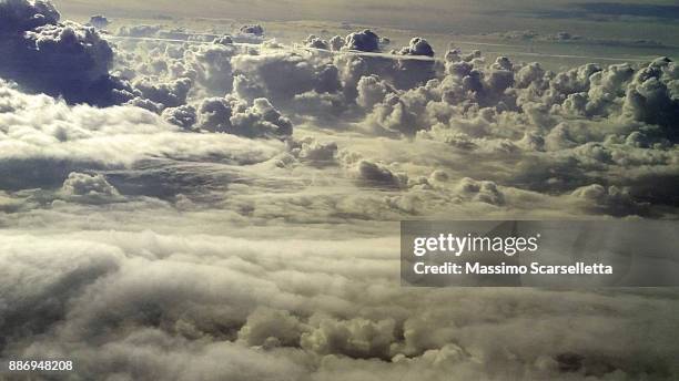 cloud typologies - stratocumulo foto e immagini stock