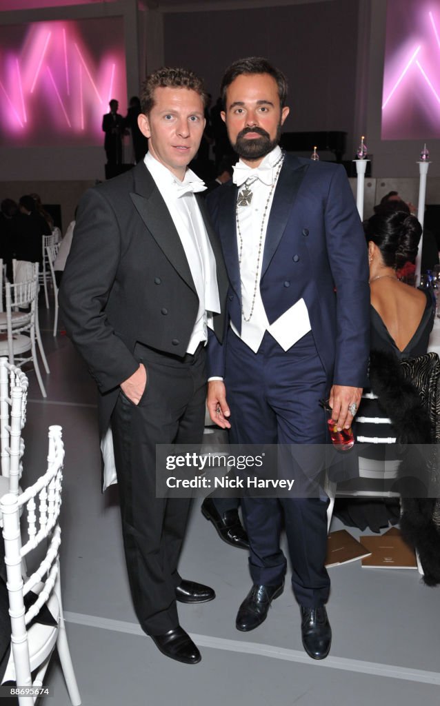 The 11th Annual White Tie and Tiara Ball to Benefit the Elton John Aids Foundation in association with Chopard - Inside Dinner