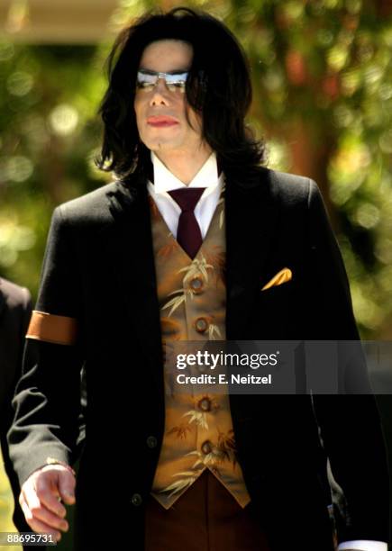 Pop superstar Michael Jackson departs the Santa Barbara Superior Court in Santa Maria, California following the 51st day of Jackson's child...