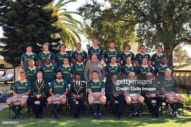 Os du Randt poses with the team Top Row: l-r Jaque Fourie, Jean de Villiers, Deon Carstens, Pierre Spies, Andries Bekker, Danie Rossouw, Frans Steyn,...