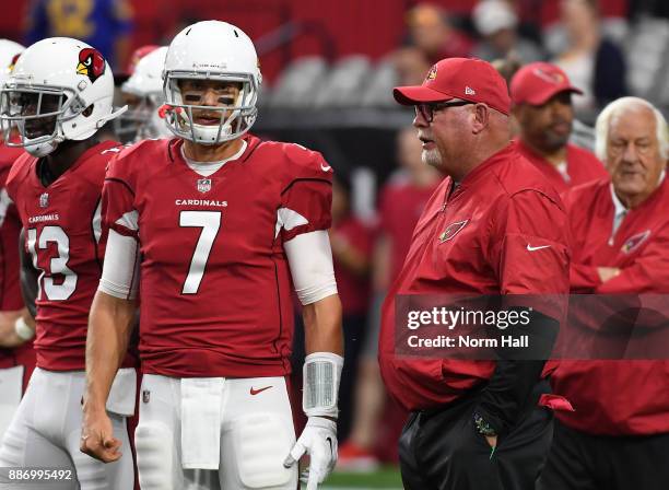 Head coach Bruce Arians of the Arizona Cardinals talks with Blaine Gabbert during pregame against the Los Angeles Rams at University of Phoenix...