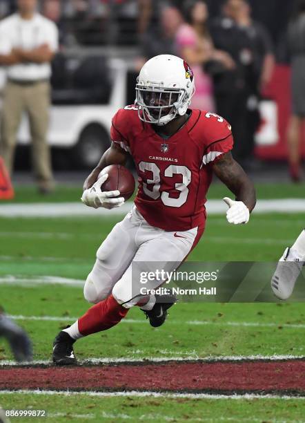 Kerwynn Williams of the Arizona Cardinals runs with the ball against the Los Angeles Rams at University of Phoenix Stadium on December 3, 2017 in...