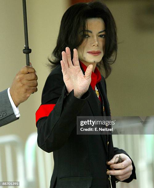 Pop star Michael Jackson gestures to his supporters as he arrives at the Santa Barbara Superior Court for the 19th day of Jackson's child molestation...