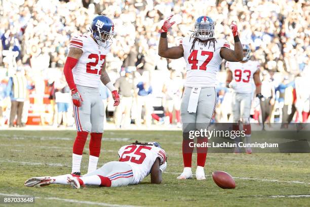 Players react after Brandon Dixon of the New York Giants dropped and interception against the Oakland Raiders at Oakland-Alameda County Coliseum on...