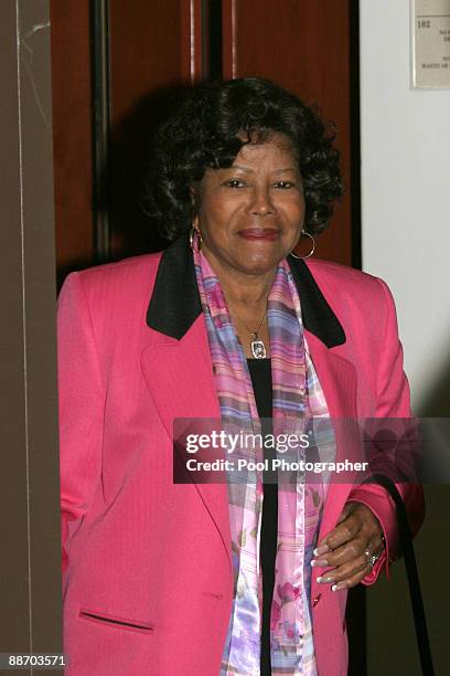 Katherine Jackson arrives to the Santa Barbara County courthouse for the Michael Jackson molestation trial April 14, 2005 in Santa Maria, California.