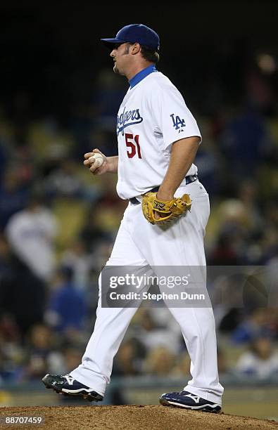 Closer Jonathan Broxton of the Los Angeles Dodgers prepares to throw a pitch gainst the Arizona Diamondbacks on June 3, 2009 at Dodger Stadium in Los...