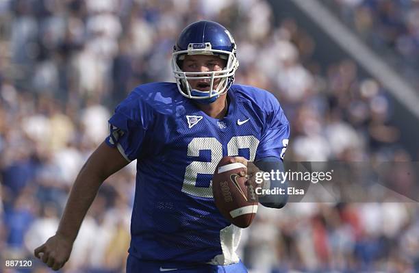 Quarterback Jared Lorenzen of the Kentucky Wildcats runs with the ball during the SEC football game against the Tennessee Volunteers on November 17,...