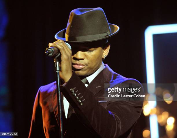 Singer Ne-Yo performs onstage during the 22nd annual ASCAP Rhythm and Soul Awards held at The Beverly Hilton Hotel on June 26, 2009 in Beverly Hills,...
