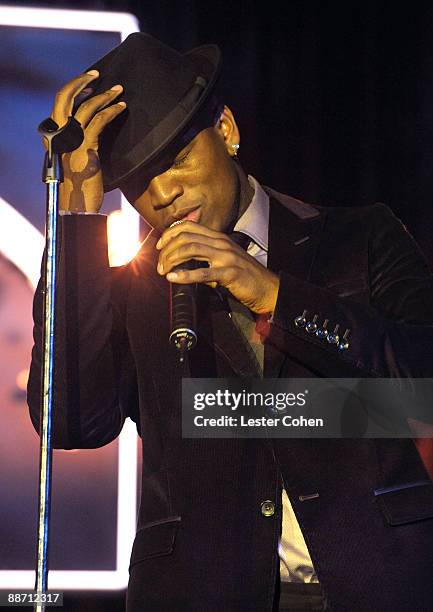 Singer cperforms onstage during the 22nd annual ASCAP Rhythm and Soul Awards held at The Beverly Hilton Hotel on June 26, 2009 in Beverly Hills,...