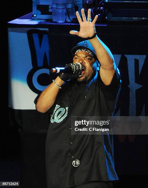 Ice Cube Self Rapper Rapper Sean Paul Photos and Premium High Res Pictures - Getty Images