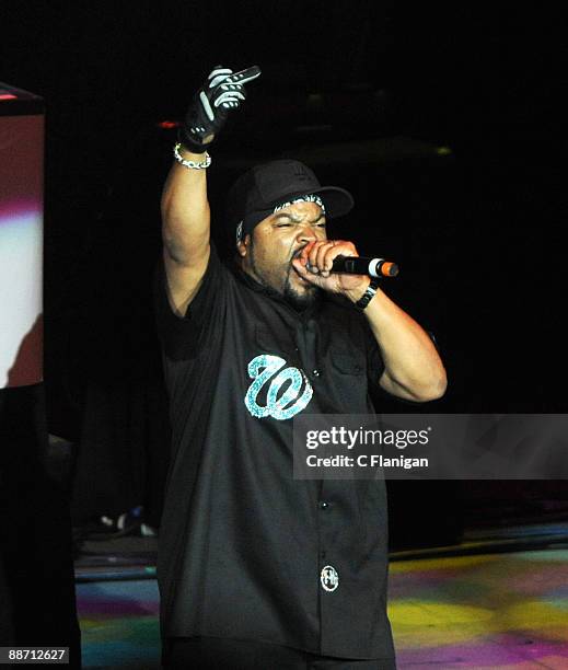 Side View Ice Cube Rapper Rapper Sean Paul Photos and Premium High Res Pictures - Getty Images