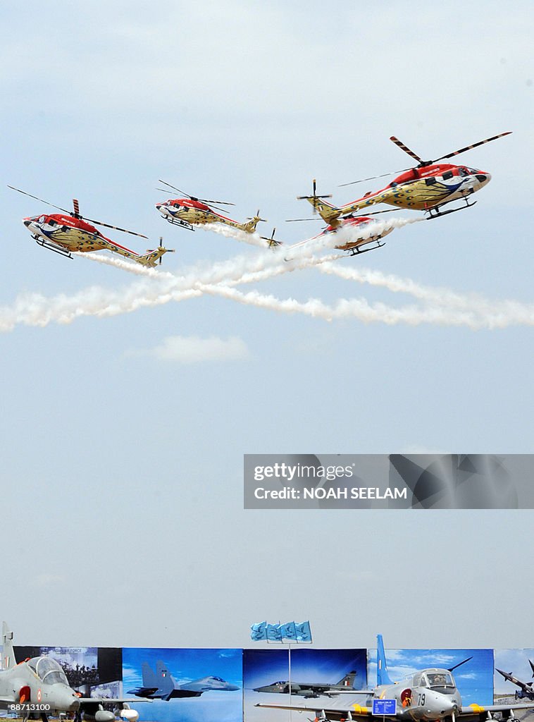 Halicoptar Tea The Indian Air Force Chetak helicopter aerobatics team fly in... News ...