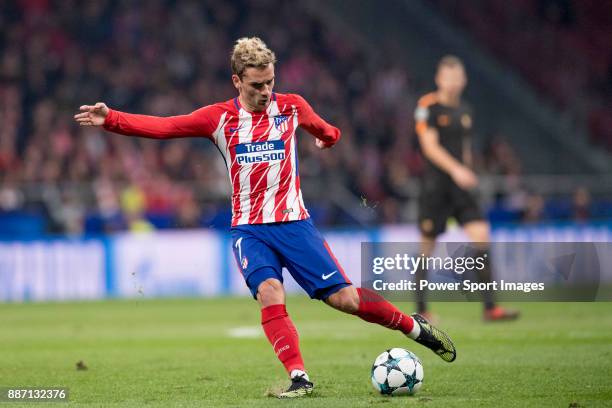 Antoine Griezmann of Atletico de Madrid runs with the ball during the UEFA Champions League 2017-18 match between Atletico de Madrid and AS Roma at...