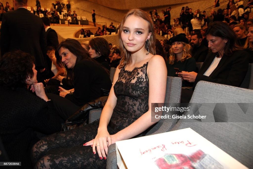 Chanel Collection des Metiers d'Art 2017/18 - Photo Call