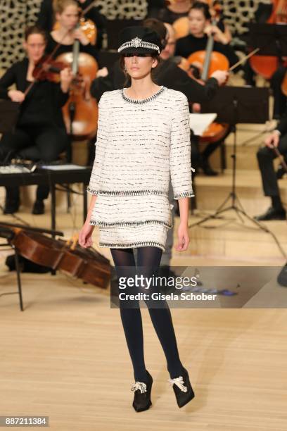 Model Kaia Gerber, daughter of Cindy Crawford during the Chanel "Trombinoscope" collection Metiers d'Art 2017/18 show at Elbphilharmonie on December...