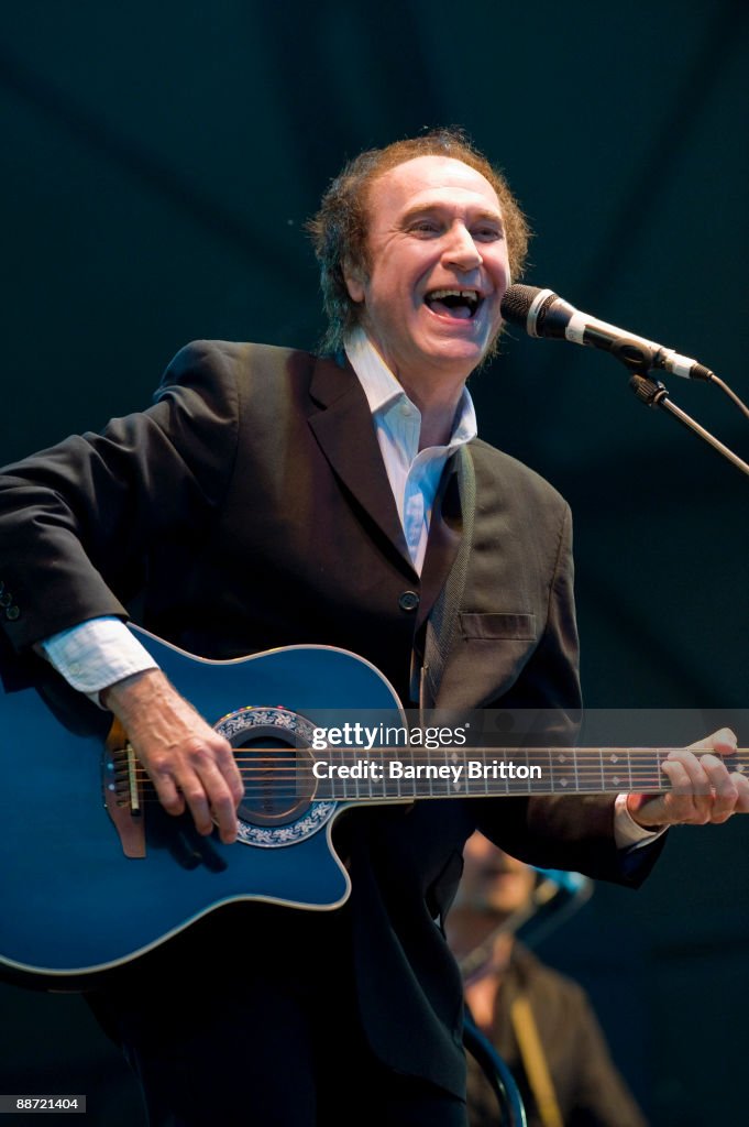 English Heritage Picnic Concerts: Ray Davies Performs At Kenwood House