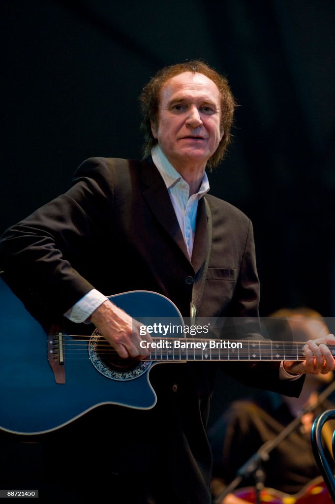 English Heritage Picnic Concerts: Ray Davies Performs At Kenwood House