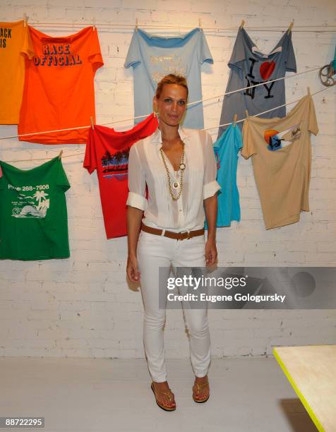 Molly Sims attends the preview of a custom silk screening t-shirt studio at Tommy Hilfiger Boutique on June 27, 2009 in East Hampton, New York.