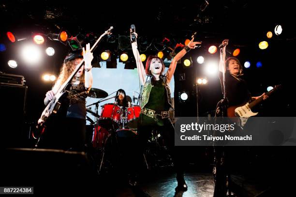 japanese female rock band - best rock performance stock pictures, royalty-free photos & images