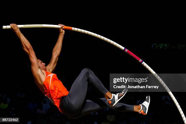 Brad Walker pole vaults during day 3 of the USA Track and Field National Championships on June 27, 2009 at Hayward Field in Eugene, Oregon.