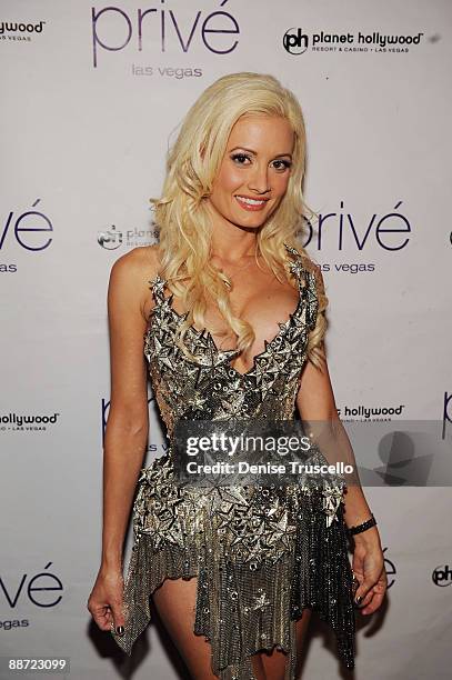 Holly Madison arrives at Prive Las Vegas on June 26, 2009 in Las Vegas, Nevada.