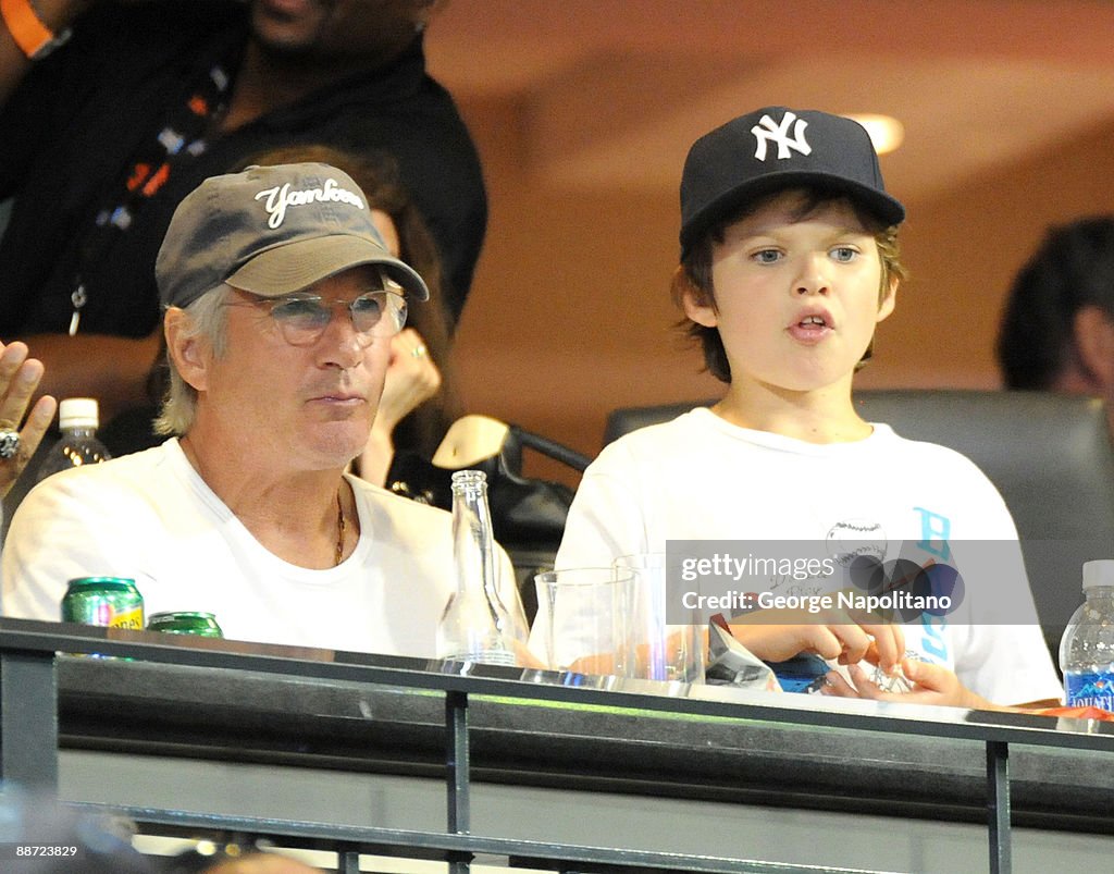 Celebrity Sightings At Citi Field - June 27, 2009