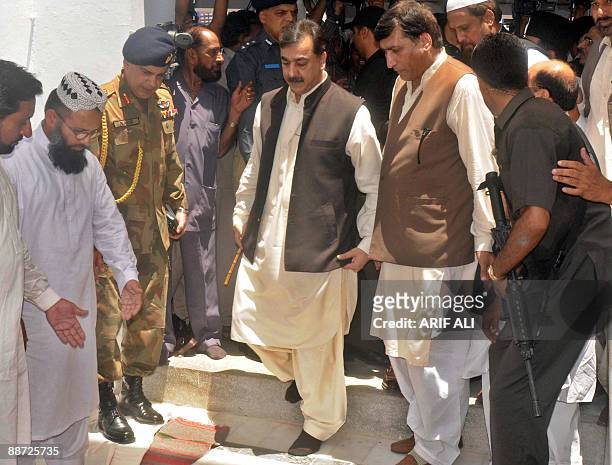 Pakistan�s Prime Minister Yousuf Raza Gilani arrives at the Jamia Naeemia, an Islamic seminary in Lahore on June 28, 2009. Religious scholar Sarfraz...