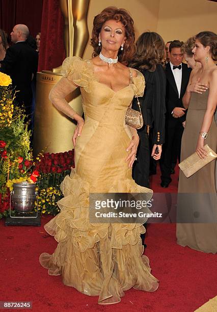 Sophia Loren arrives at the 81st Academy Awards at The Kodak Theatre on February 22, 2009 in Hollywood, California.