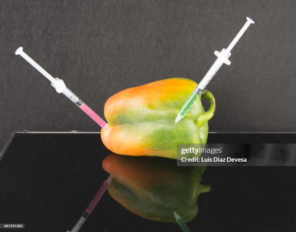 More and more people are using their mobile phones to watch genetic modification