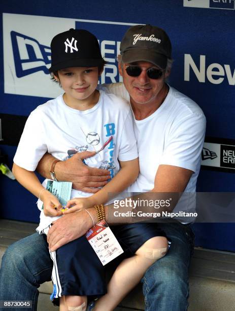 Actor Richard Gere and his son Homer attend the New York Subway Series game between the Mets and Yannkees at Citi Field on June 26, 2009 in New York,...