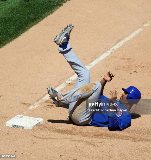 Derrek Lee of the Chicago Cubs reacts after being forced out at third base with the bases loaded to end the Cubs half of the 6th inning against the...