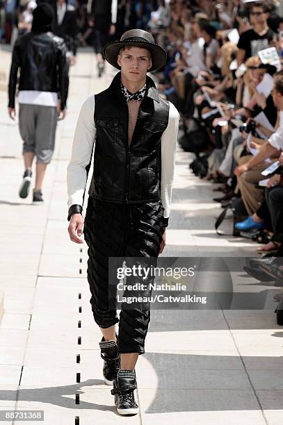 Model walks the runway during the Masatomo fashion show at Paris Fashion Week Menswear Spring/Summer 2010 at Hotel Saint-James & Albany on June 28,...