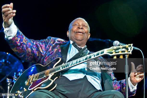 King performs on stage at Wembley Arena on June 28, 2009 in London, England.