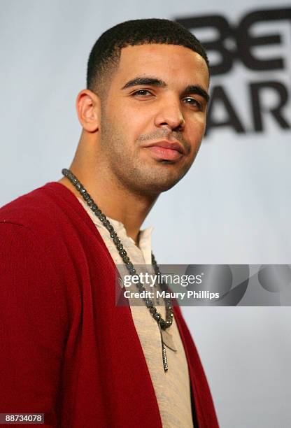 Drake In 2009 Drake 2009 Photos and Premium High Res Pictures - Getty Images