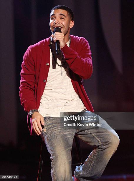 Drake In 2009 Drake 2009 Photos and Premium High Res Pictures - Getty Images