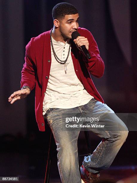 Drake In 2009 Drake 2009 Photos and Premium High Res Pictures - Getty Images