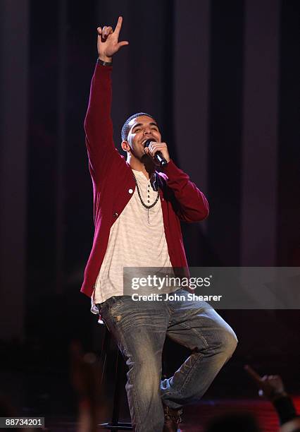 Drake In 2009 Drake 2009 Photos and Premium High Res Pictures - Getty Images