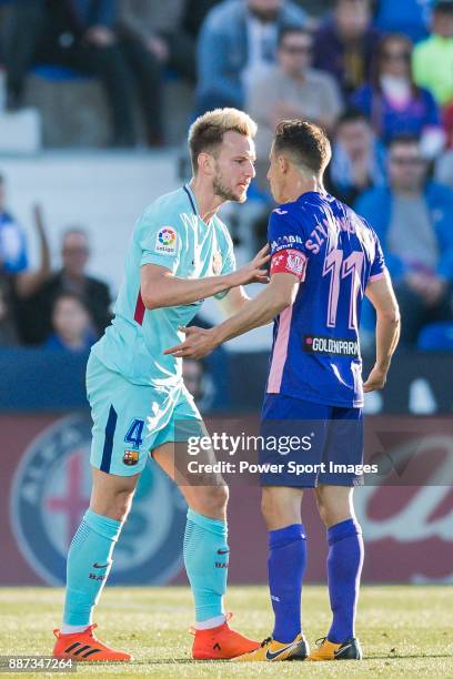 Ivan Rakitic of FC Barcelona confronts with Alexander Szymanowski of CD Leganes during the La Liga 2017-18 match between CD Leganes vs FC Barcelona...