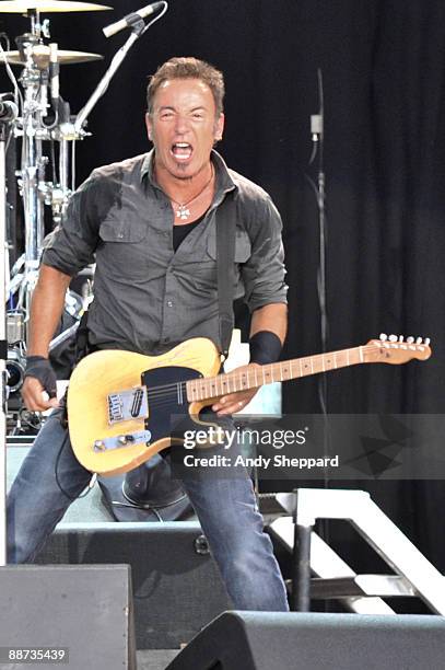Bruce Springsteen performs on stage on the last day of Hard Rock Calling 2009 in Hyde Park on June 28, 2009 in London, England.
