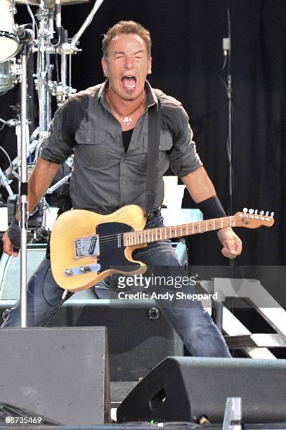 Bruce Springsteen performs on stage on the last day of Hard Rock Calling 2009 in Hyde Park on June 28, 2009 in London, England.