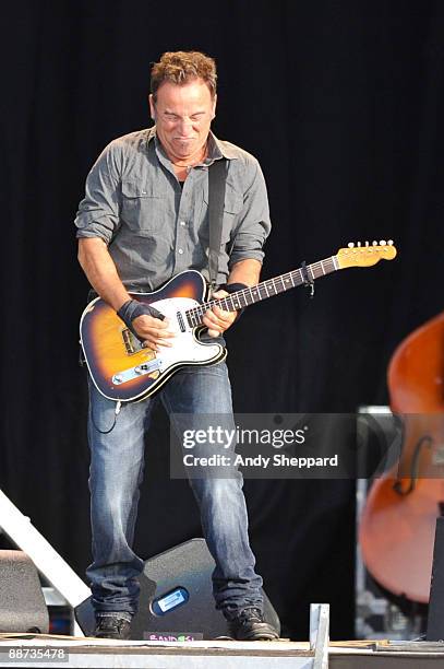 Bruce Springsteen performs on stage on the last day of Hard Rock Calling 2009 in Hyde Park on June 28, 2009 in London, England.