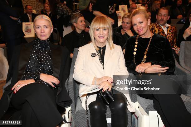 Christiane Arp, editor in chief of Vogue, Patricia Riekel and Sabine Nedelchev during the Chanel "Trombinoscope" Collection des Metiers d'Art 2017/18...