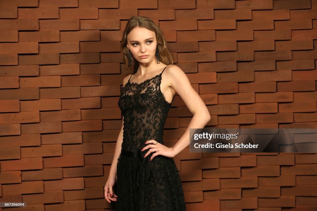 Chanel Collection des Metiers d'Art 2017/18 - Photo Call