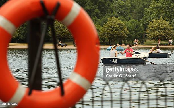 Members of the public row boats and ride pedalos in the sunny weather on the Serpentine lake in Hyde Park on June 29, 2009 in London, England. The...